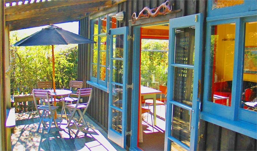 Sunny, child-friendly, gorgeously designed cottage