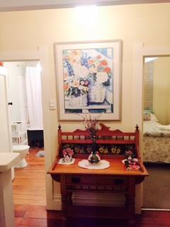 Colonial style hallstand