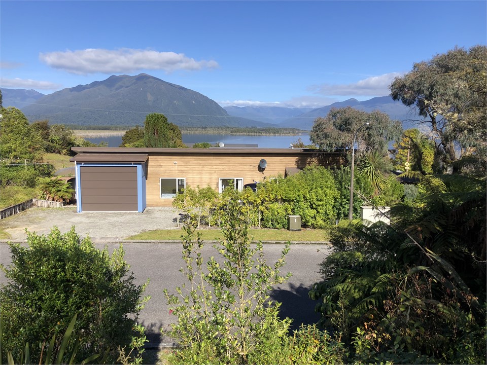 plenty of parking and space for boats