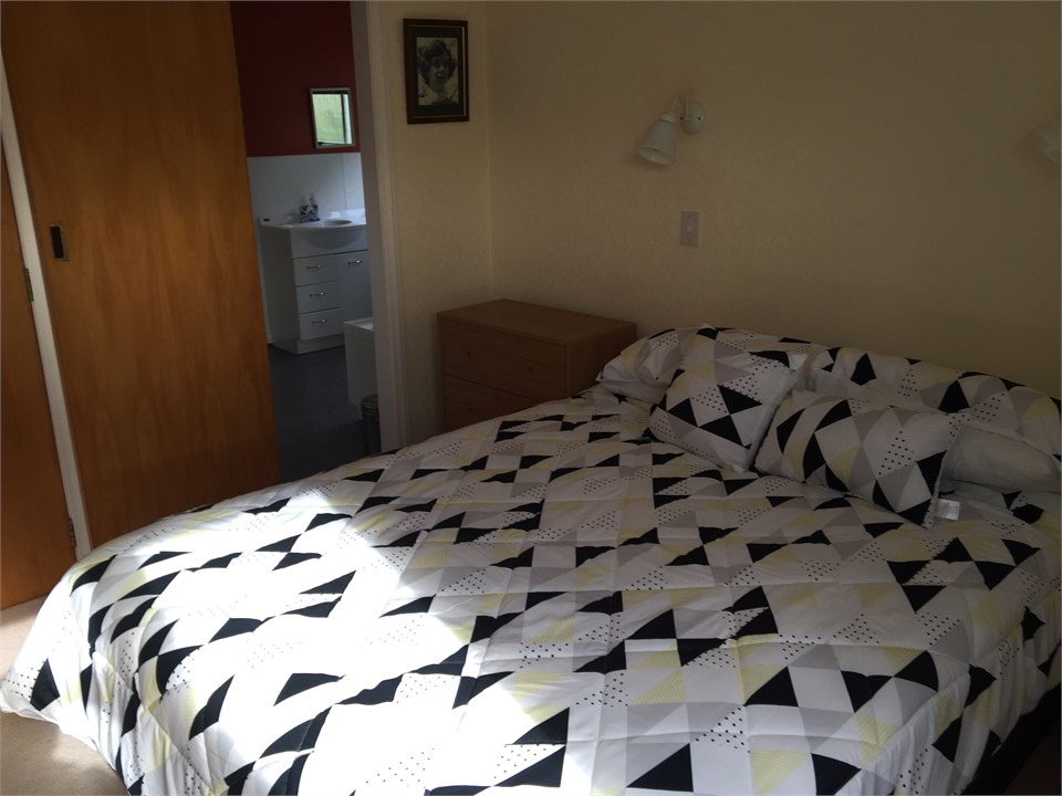 Downstairs Queen to bathroom