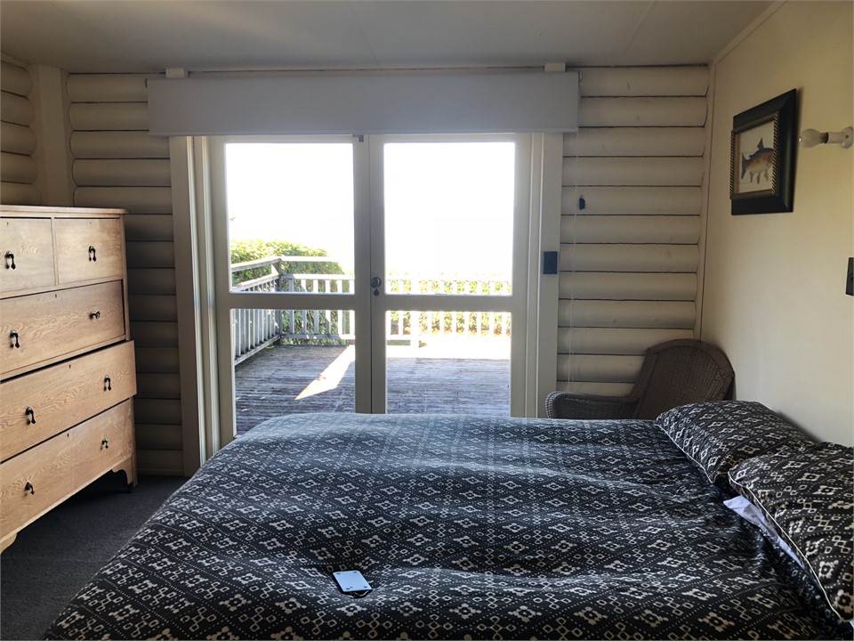 Master bedroom - lake view