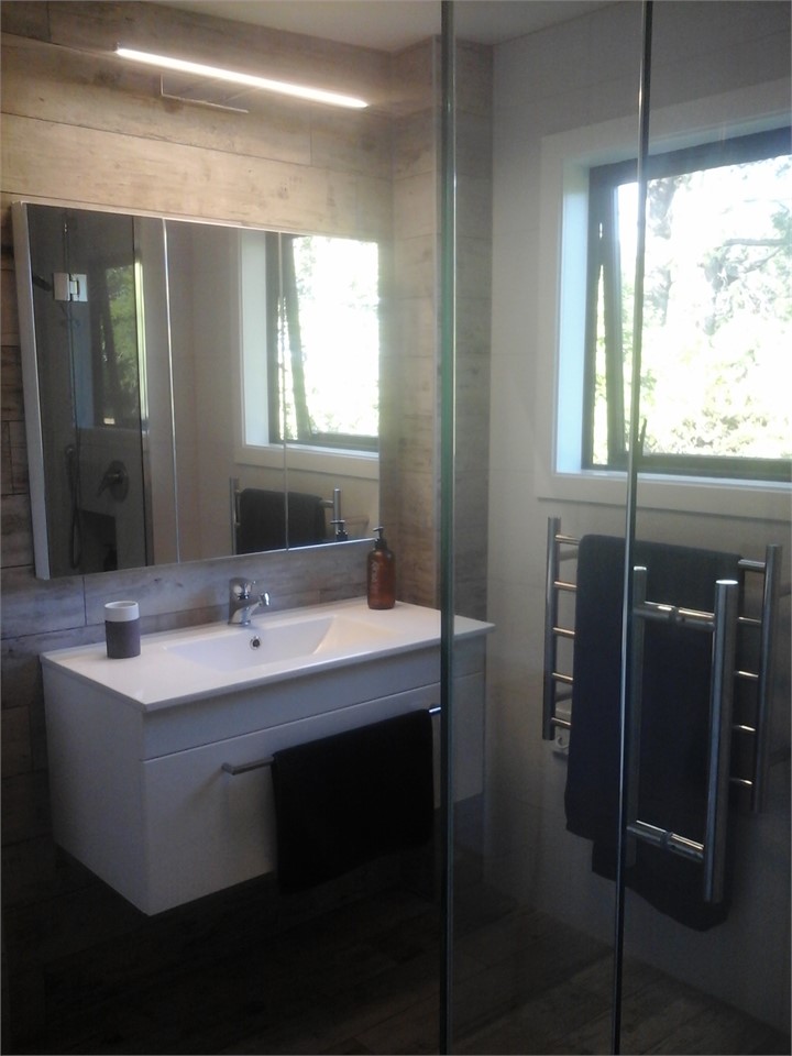 Tiled bathroom with underfloor heating