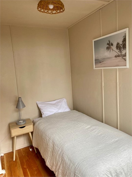 Extra small room off tv room with an extra single