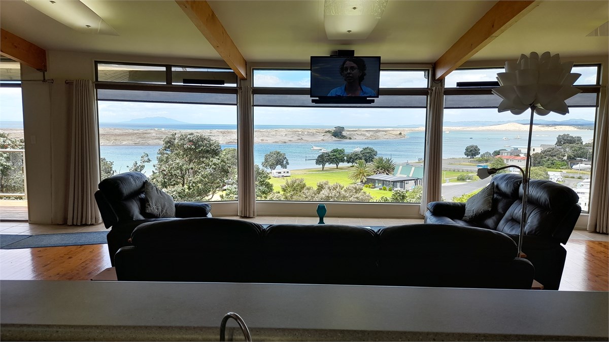 Lounge with Views supreme