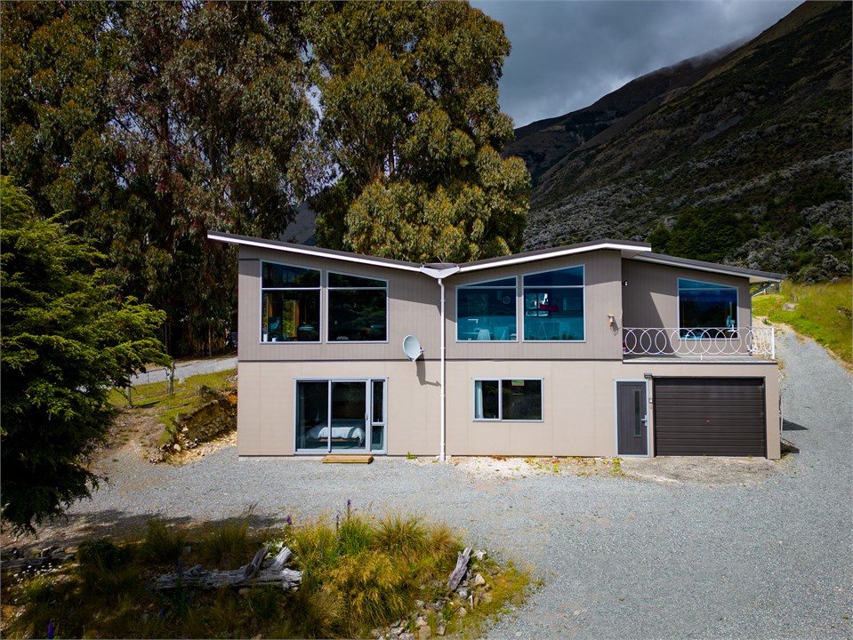 Spacious house that sleeps ten