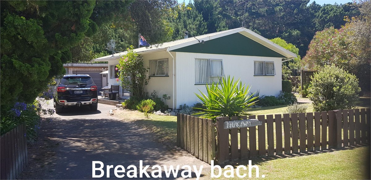 Breakaway Bach Foxton Beach Bach for rent Holiday Houses