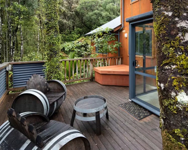 Love Punakaiki Deck with Outside Bathtub