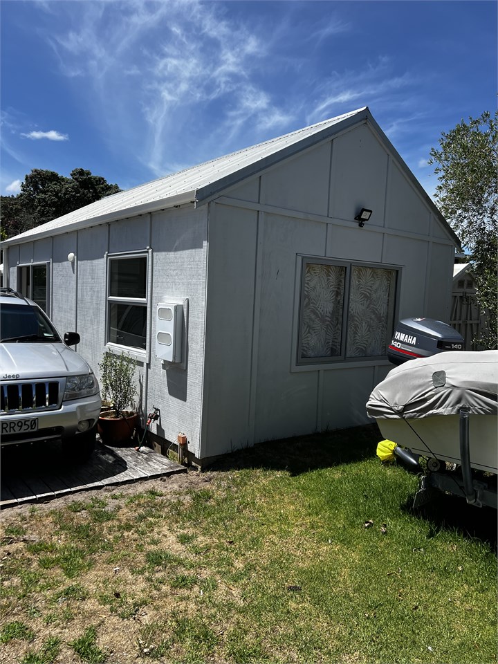 garage sleepout with 1 x queen bed & 2 x king sing