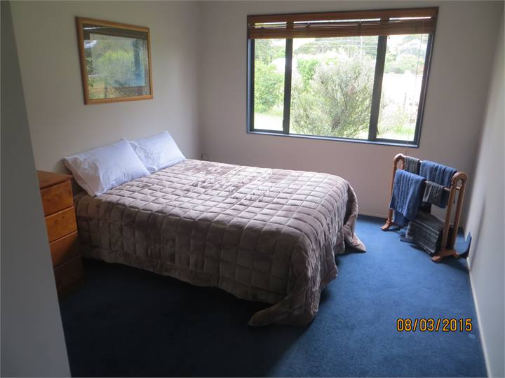 Bedroom 2 (1 Queen )