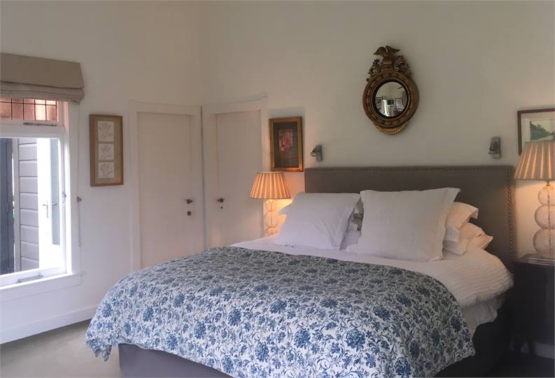 River House River Master Bed