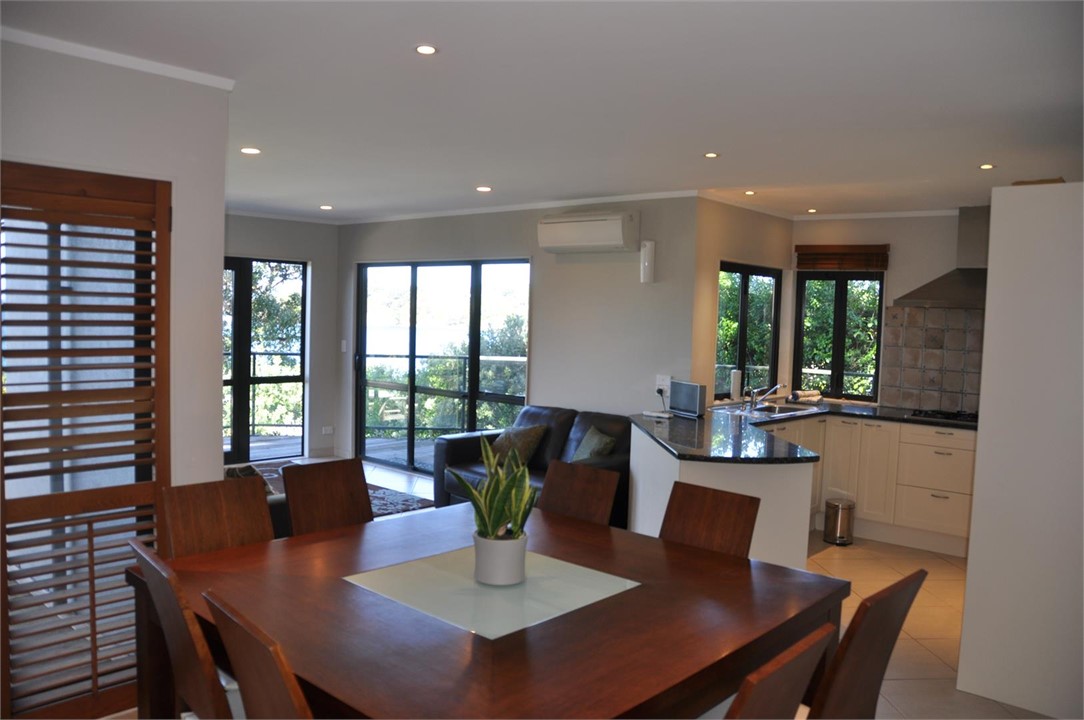 dining area 3 bed side