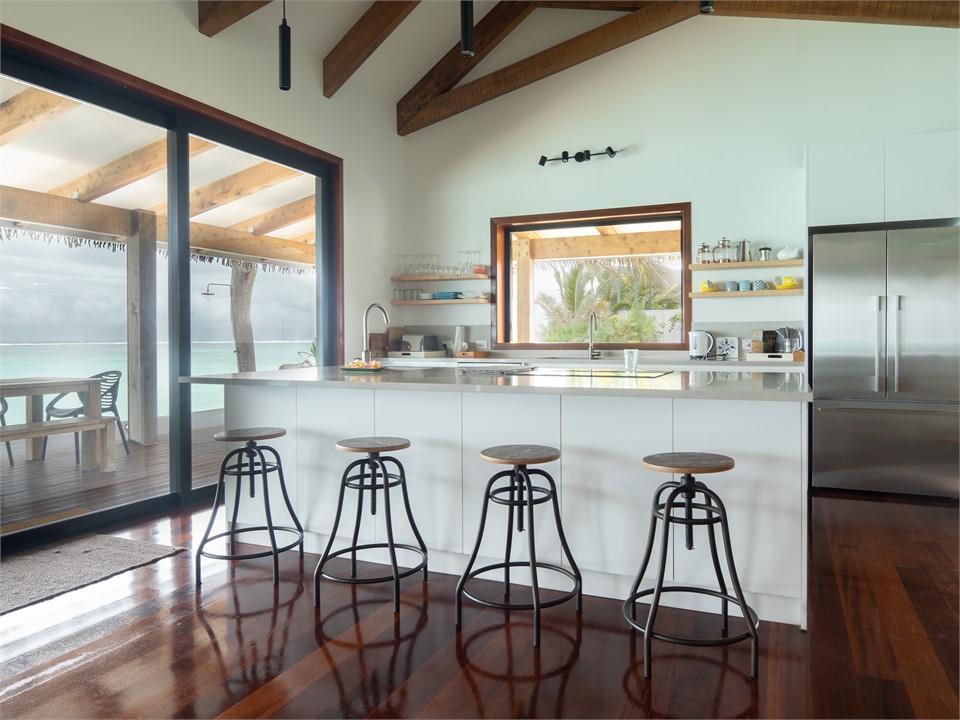 Kitchen Area & Breakfast Bar