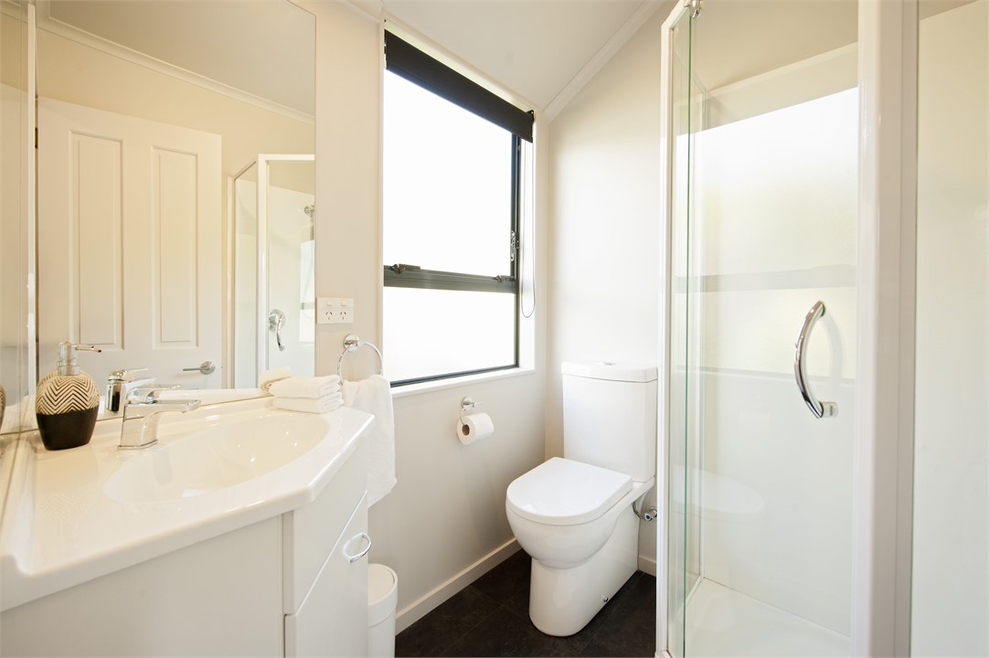 Master ensuite with Shower, Toilet & Vanity