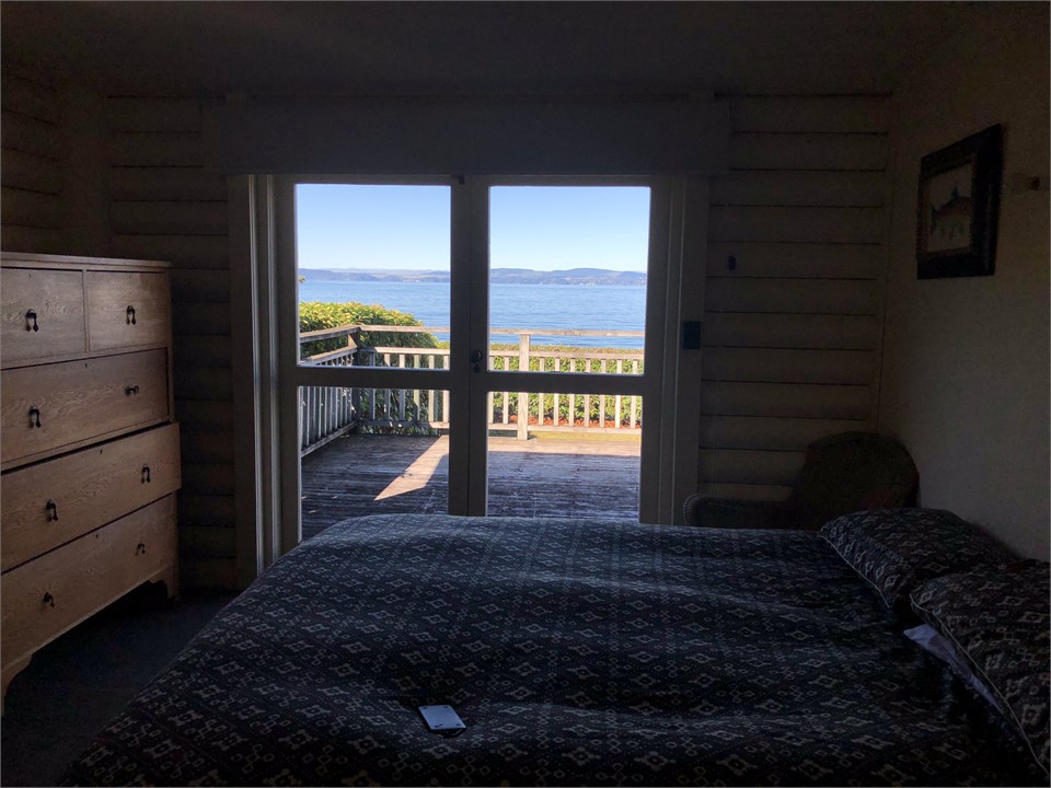 Master bedroom - lake view