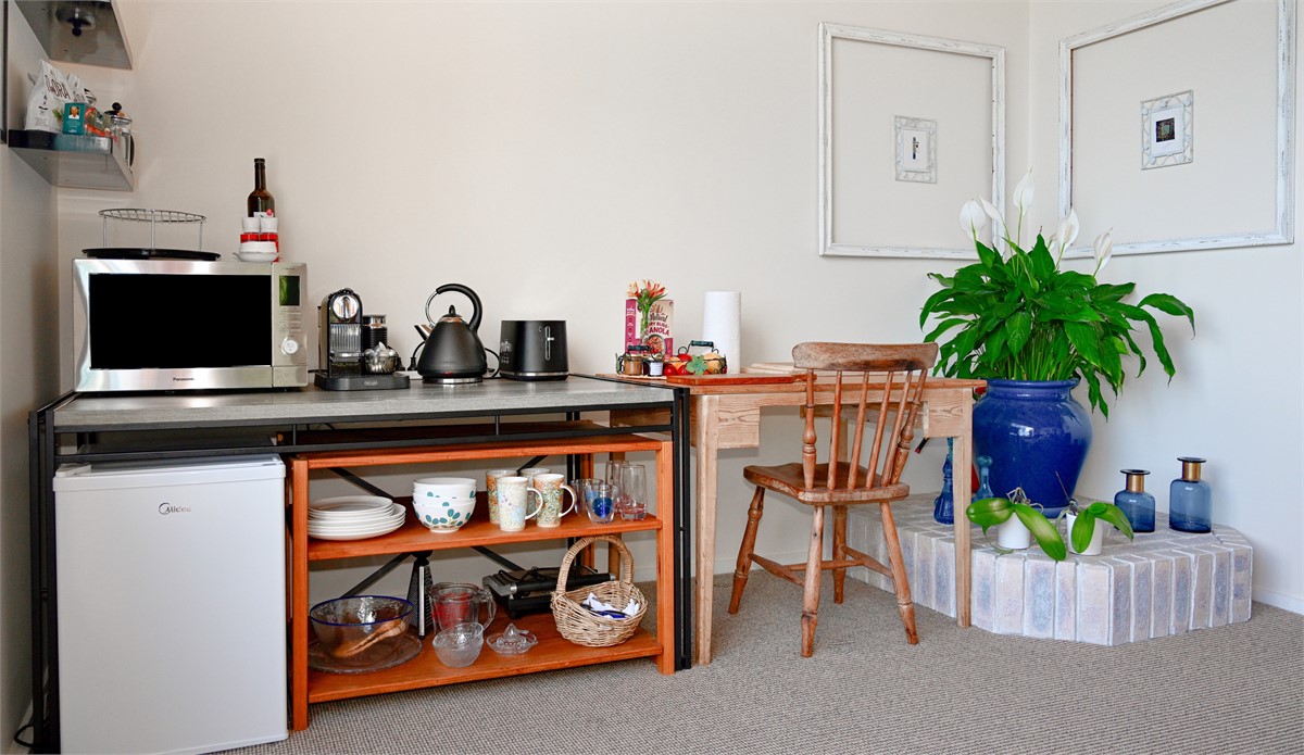 Kitchenette includes microwave convection oven, fr