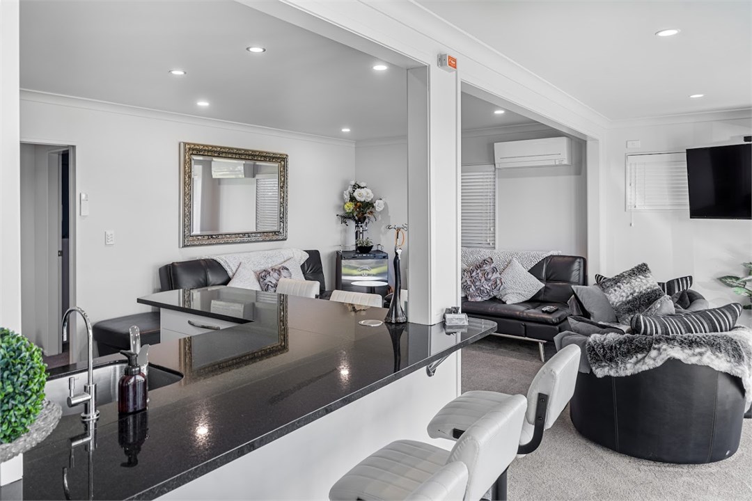 Apartment -Lounge  Front house