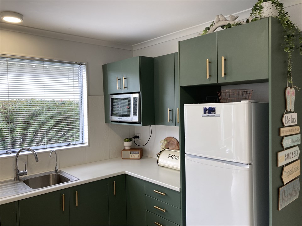 New bench top and tiles installed