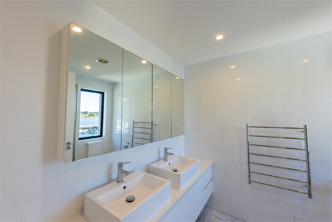 master bedroom ensuite