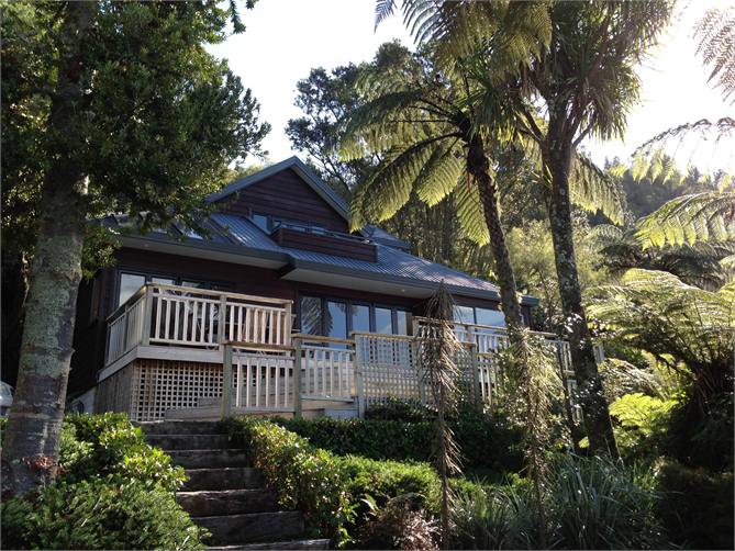 Pohutukawa Lake House, set in a private bush setti