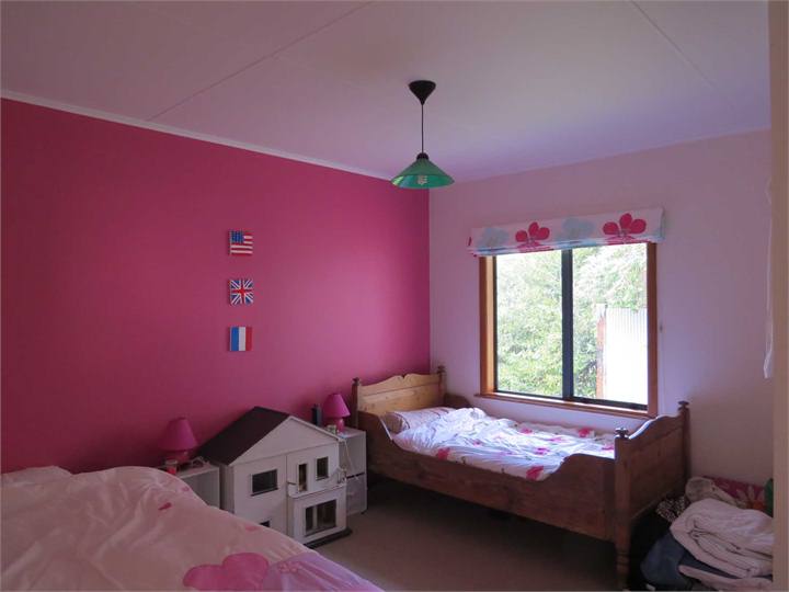 Bedroom with single beds