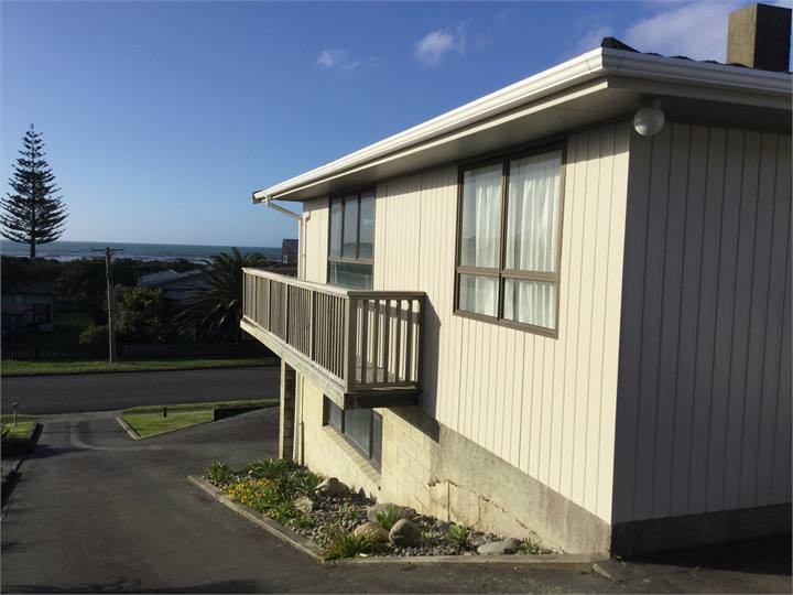 Olde Beach Villa - LHS view