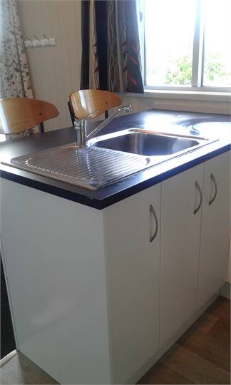 Kitchen and breakfast bar