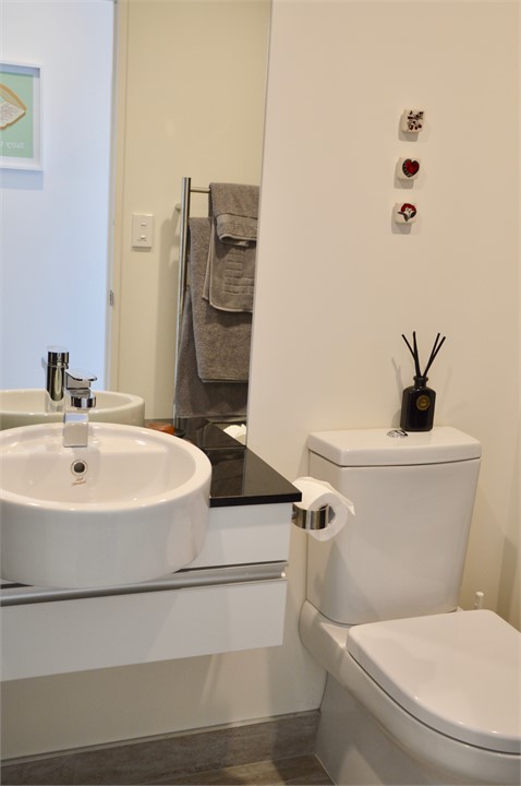 Ensuite - 2nd bedroom