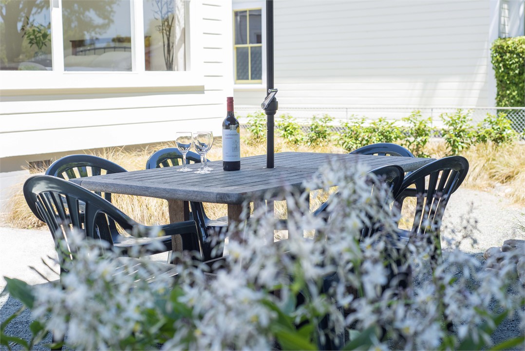 Outdoor Dining & BBQ area