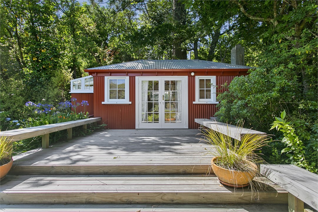 The cosy red cottage