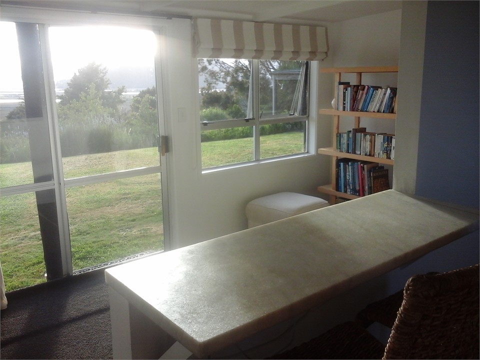 Takaka marble breakfast bar