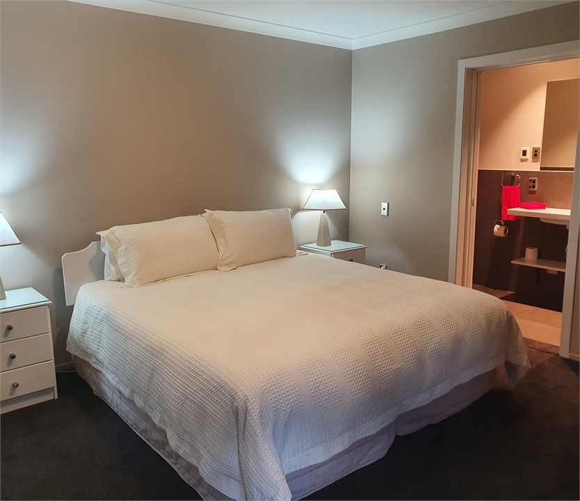 Bedroom 2: Super-king or two single beds with ensu