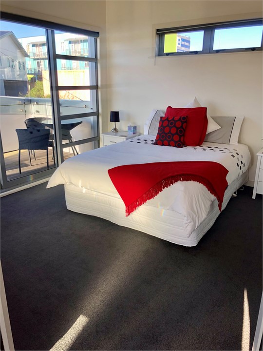 Master room with Queen bed.