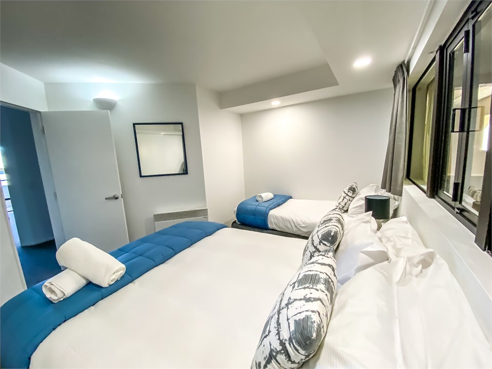 Bedroom 2 - 1 Queen & 1 Single