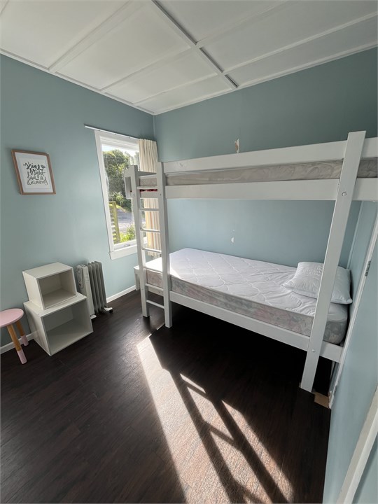 Bunk room (downstairs)