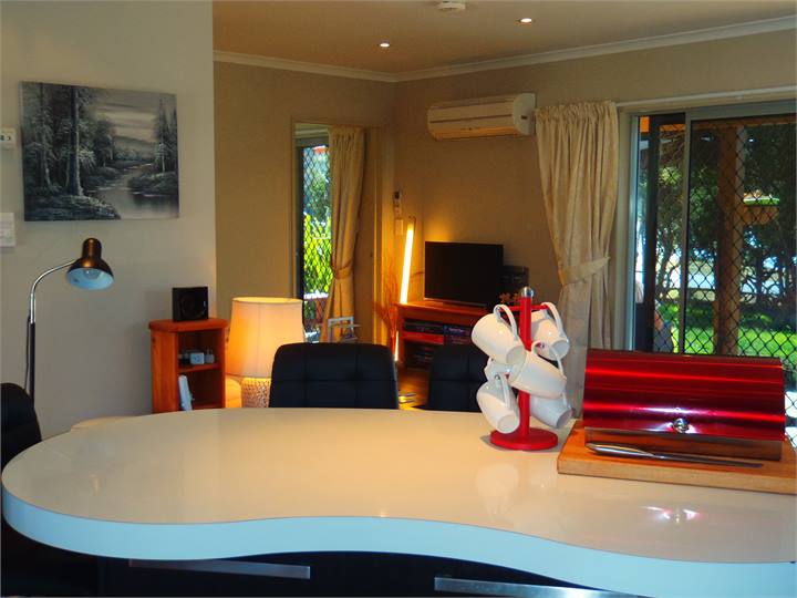 Cosy and Warm cottage with heatpump and SKY TV 