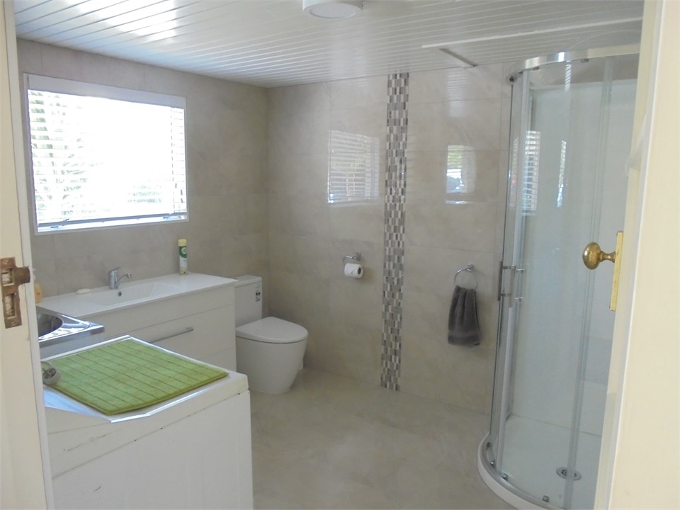 DSC00652 Down stairs bathroom