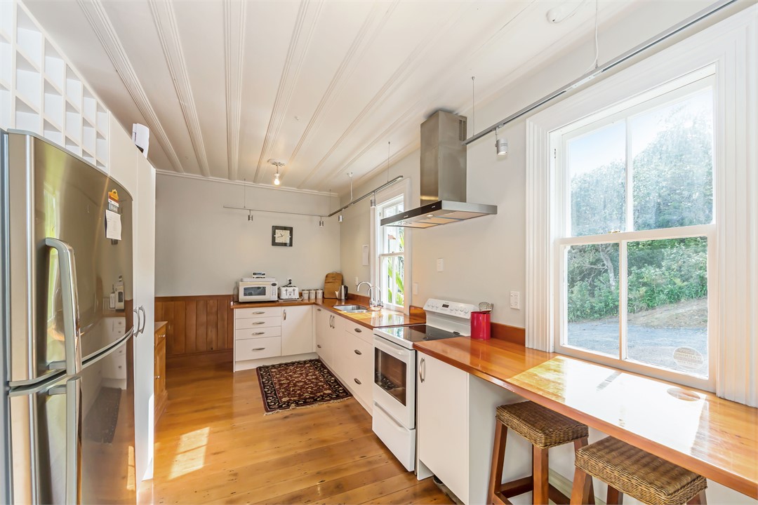 Brand new fully restored well equipped kitchen