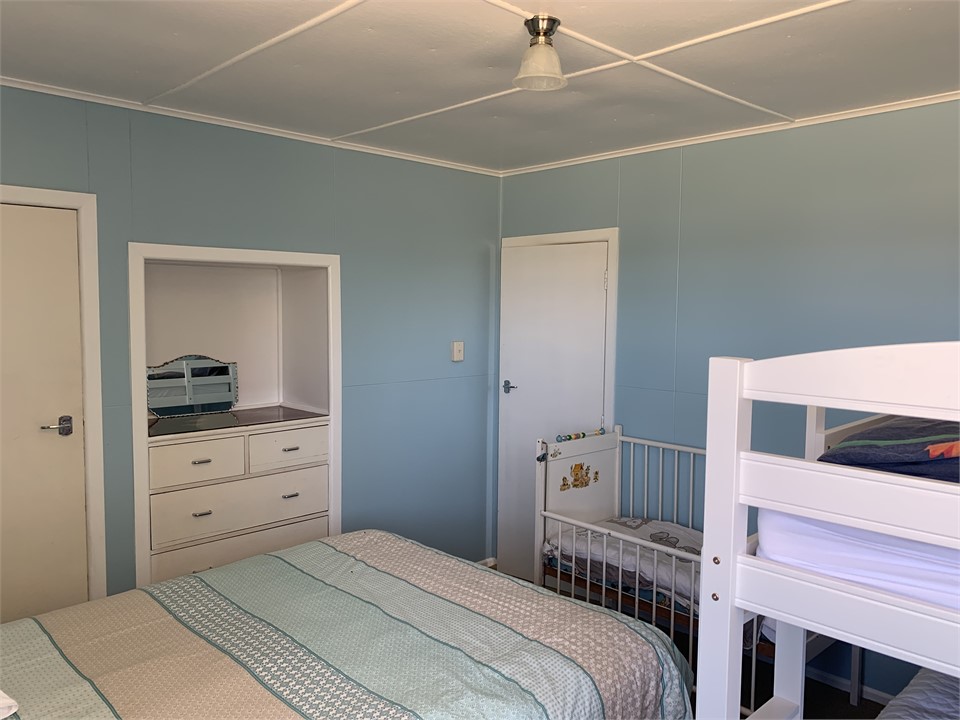 Cnr Bedroom, Queen, Bunk beds & Cot
