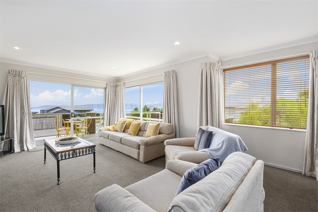 Top of the Lake Taupo Central Town for rent Holiday Houses