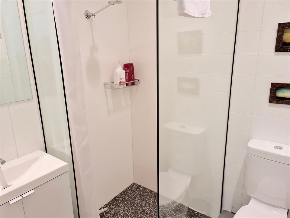 Separate ensuite bathroom