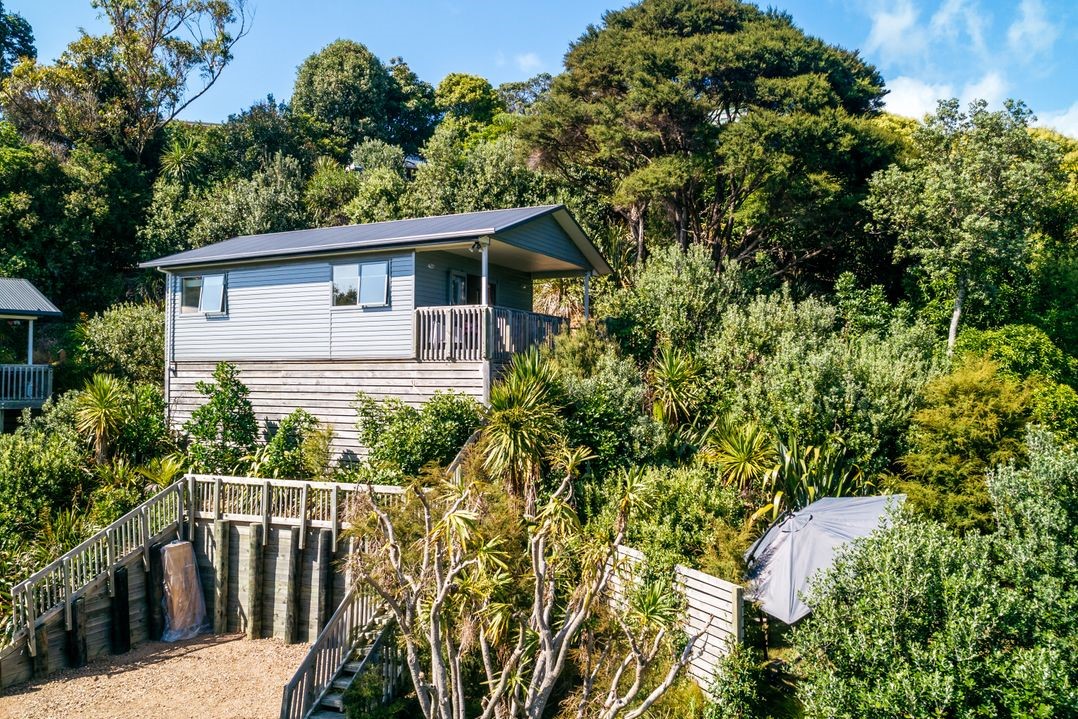 Treetop Retreat (Bachcare) Waiheke Island Holiday Home for rent