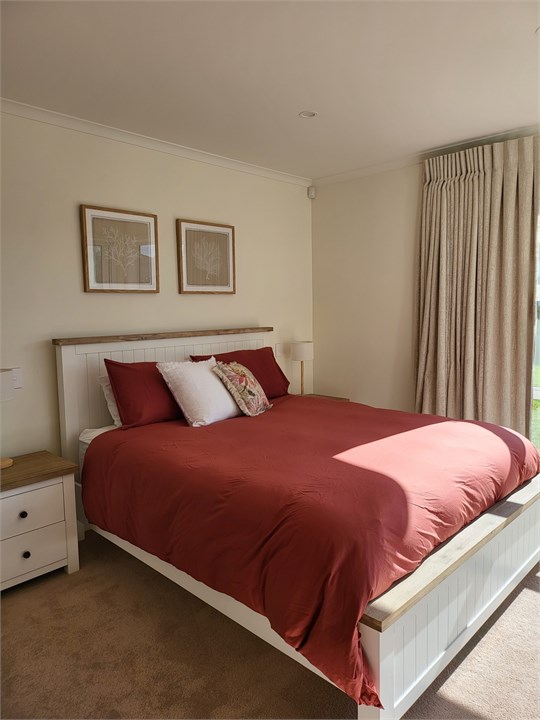 Master bedroom - king bed