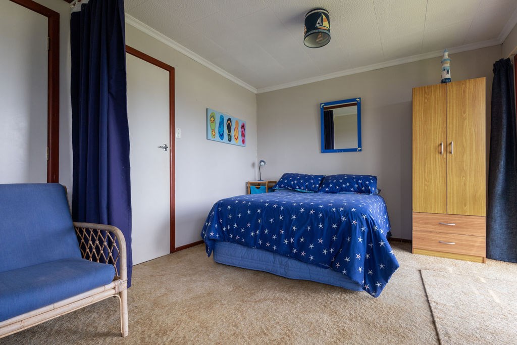 Downstairs Bedroom 3 (other end) - Double bed