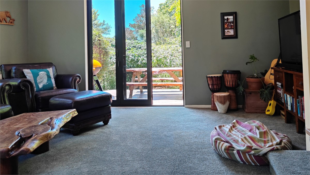 lounge and Screen set up