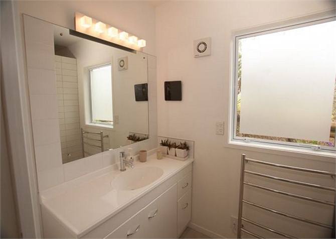 Downstairs bathroom Waiheke Island holiday home