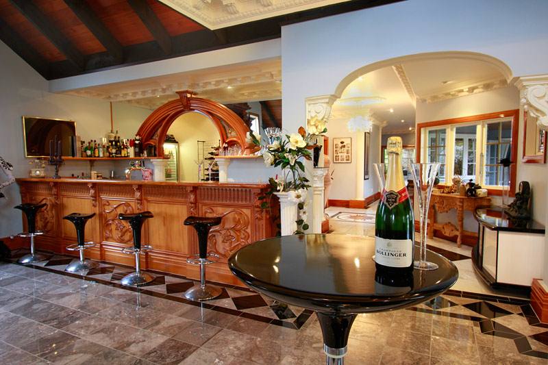 Admire the opulent surroundings of Kaurilands