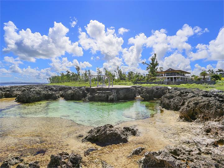 rock pool at low tide