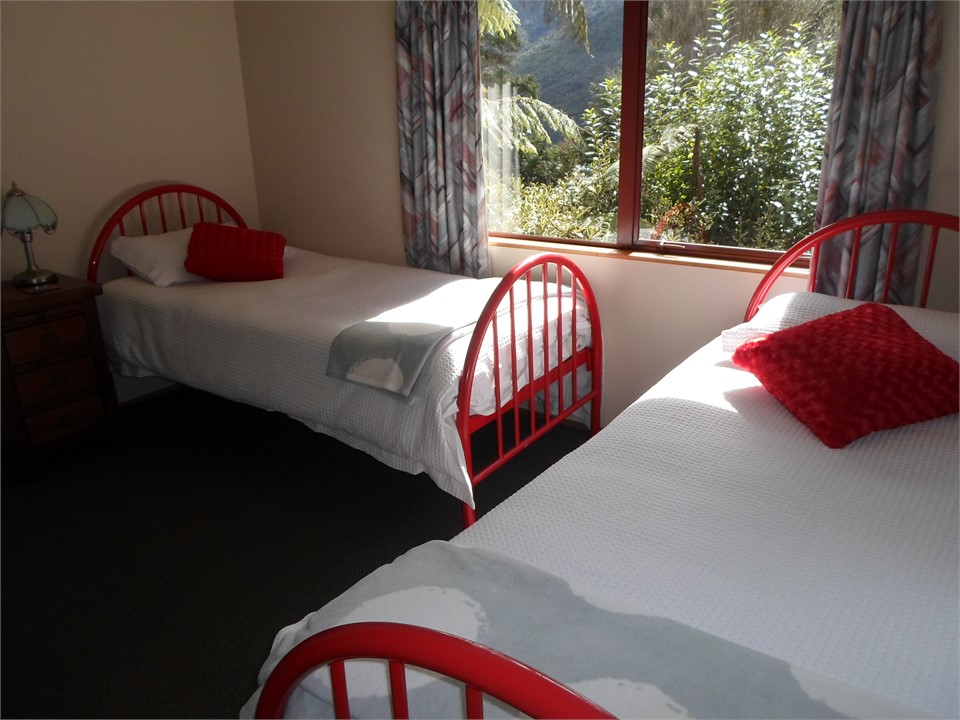 Upstairs bedroom 2 single beds