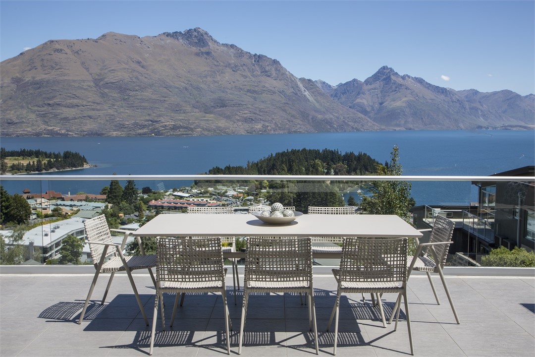 alfresco dining in an unforgettable setting