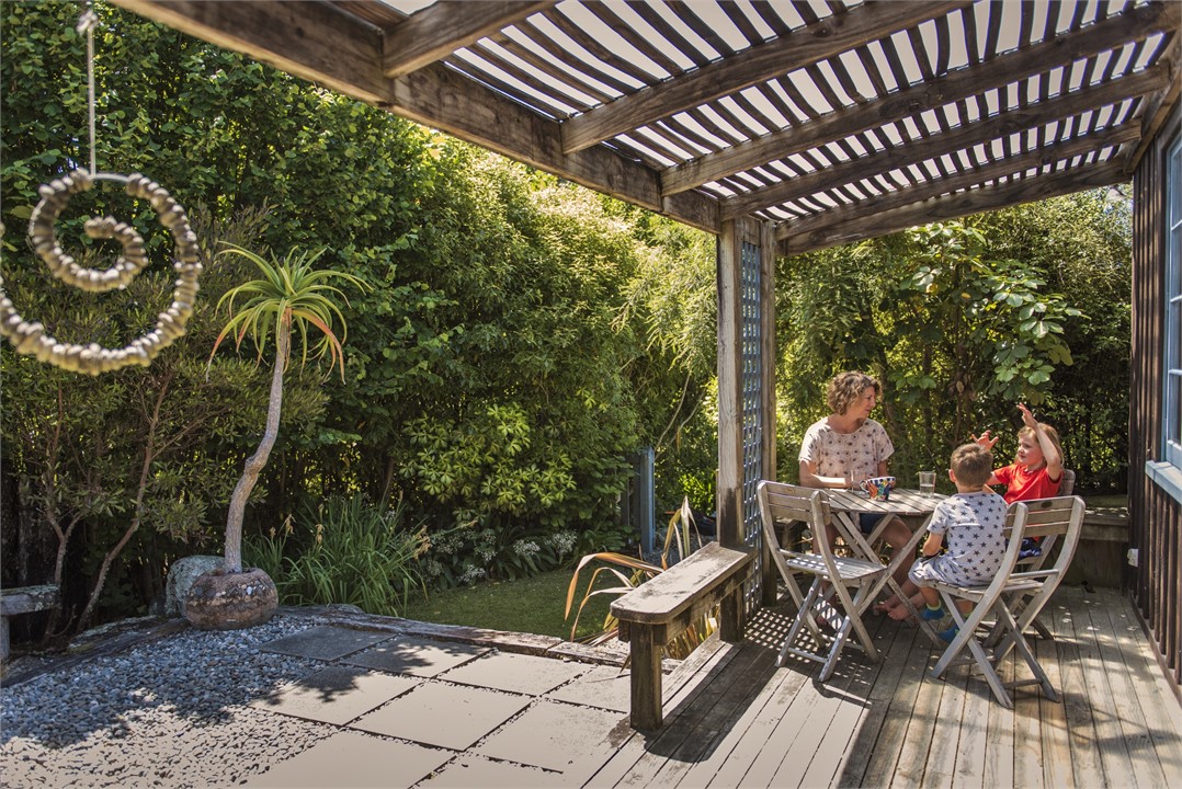 Corru Gate - deck. Child-safe, fenced